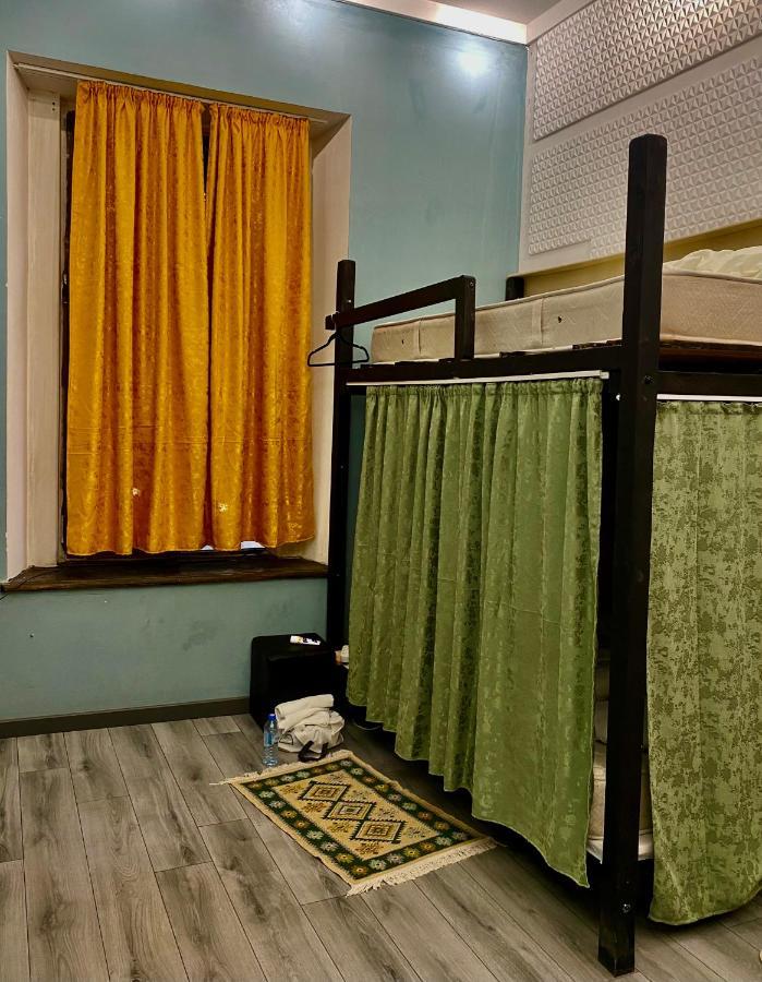 Communication Hostel Batumi Exterior photo